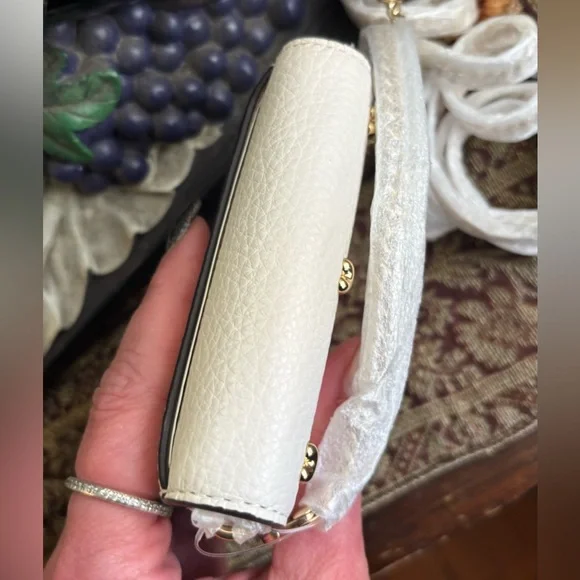 Authentic COACH Hearts studs Leather flap snap wallet on chain - Picture 7 of 15